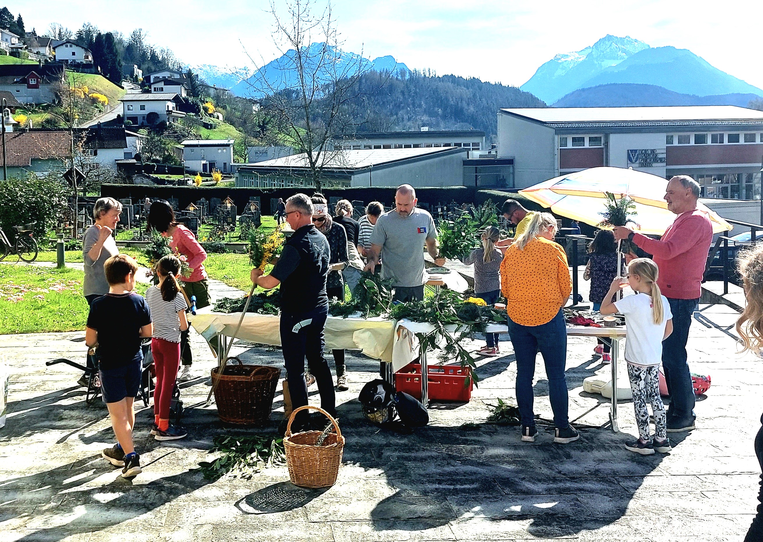 Palmenbinden / Inge Breuß / Pfarre Muntlix