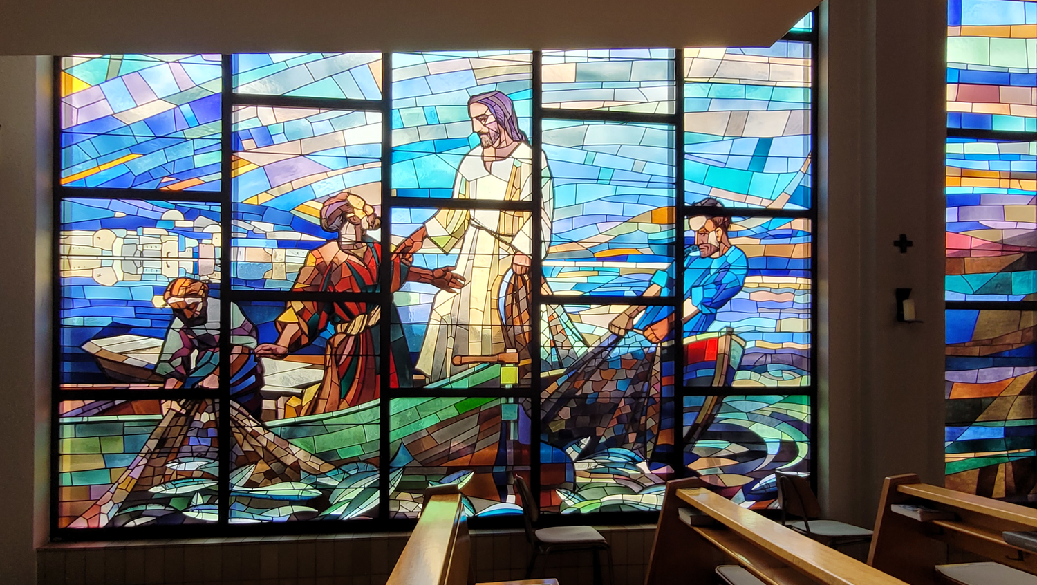 West-Buntglasfenster Fischfangszene / Gerhard Breuß MA