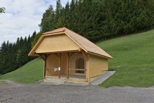 Kapelle St?ck Laternshttp://upload.wikimedia.org/wikipedia/commons/0/02/Kapelle_auf_den_St%C3%B6cken%2C_Zwischenwasser.JPGhttp://de.wikipedia.org/wiki/Liste_der_denkmalgesch%C3%BCtzten_Objekte_in_Zwischenwasser#mediaviewer/File:Kapelle_auf_den_S